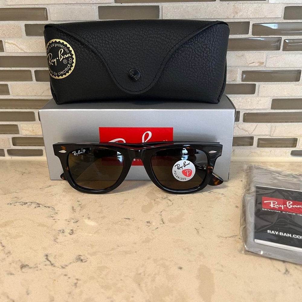 Ray-Ban Wayfarer Classic Black and Brown Polarized Sunglasses.